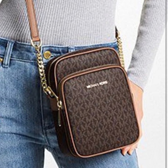 MICHAEL KORS 
Jet Set Travel Medium Logo Crossbody Flight
35F1GTVC2B
Brown
NWT - Picture 5 of 16